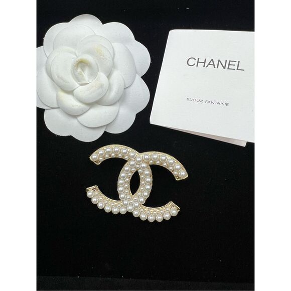 Chanel cc faux pearl gold tone brooch pin - Picture 1 of 10